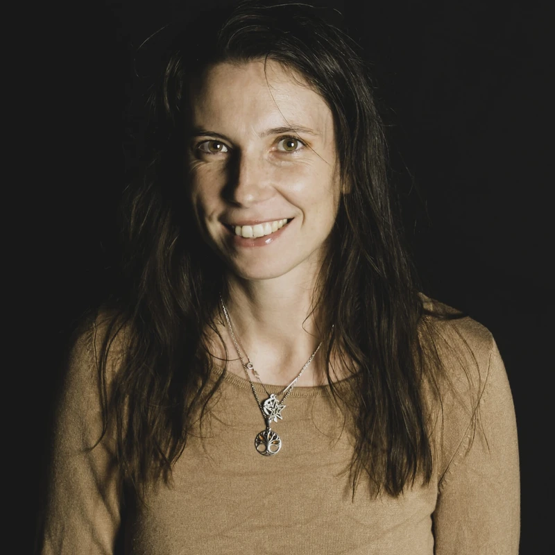 Portrait de Nolwen Hernio, Associée de Direction et Consultante Relationnelle